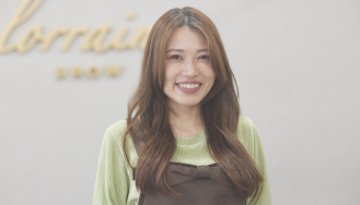 笑顔の女性